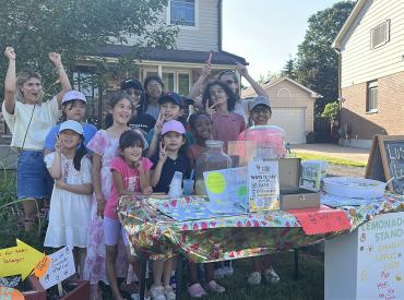 picture of children selling lemonade 